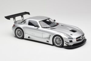 Mercedes SLS AMG GT3 C197 Street Stříbrný Minichamps 1:18 151113100 Kov – obrázek 4 z 6