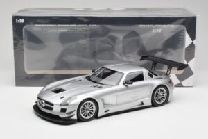 Mercedes SLS AMG GT3 C197 Street Stříbrný Minichamps 1:18 151113100 Kov – obrázek 6 z 6