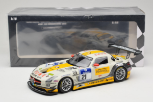 Mercedes SLS AMG GT3 #21 Rowe Racing M. Hartung / N. Heyer ADAC 24 Hours Nurburgring 2013 Minichamps 1:18 151133121 Kov – obrázek 6 z 6
