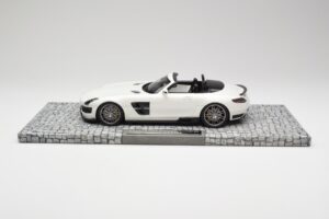 Mercedes Brabus SLS AMG 700 Biturbo Roadster Pearl Bílý Minichamps 1:18 107032130 Kov – obrázek 3 z 6