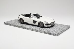 Mercedes Brabus SLS AMG 700 Biturbo Roadster Pearl Bílý Minichamps 1:18 107032130 Kov – obrázek 4 z 6