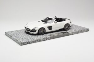 Mercedes Brabus SLS AMG 700 Biturbo Roadster Pearl Bílý Minichamps 1:18 107032130 Kov