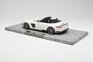 Mercedes Brabus SLS AMG 700 Biturbo Roadster Pearl Bílý Minichamps 1:18 107032130 Kov – obrázek 5 z 6