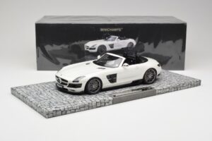 Mercedes Brabus SLS AMG 700 Biturbo Roadster Pearl Bílý Minichamps 1:18 107032130 Kov – obrázek 6 z 6