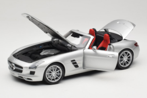 Mercedes SLS AMG Roadster Iridium Stříbrný Minichamps 1:18 B66960078 Kov – obrázek 2 z 8