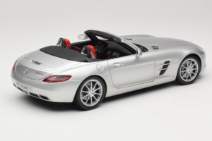 Mercedes SLS AMG Roadster Iridium Stříbrný Minichamps 1:18 B66960078 Kov – obrázek 3 z 8