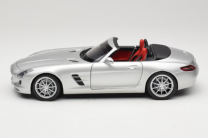 Mercedes SLS AMG Roadster Iridium Stříbrný Minichamps 1:18 B66960078 Kov – obrázek 4 z 8