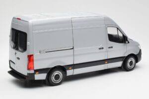 Mercedes Sprinter W907 Stříbrný Norev 1:18 183424 Kov – obrázek 3 z 8