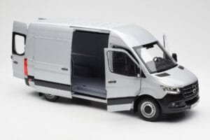 Mercedes Sprinter W907 Stříbrný Norev 1:18 183424 Kov – obrázek 5 z 8