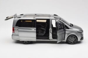 Mercedes V-Class W447 AMG Line Šedá Metalíza Norev 1:18 183488 Kov – obrázek 4 z 9