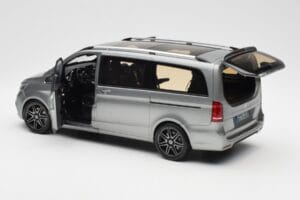 Mercedes V-Class W447 AMG Line Šedá Metalíza Norev 1:18 183488 Kov – obrázek 6 z 9