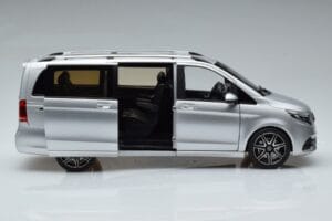 Mercedes V-Class V260 AMG Line Stříbrný Norev 1:18 183871 Kov – obrázek 4 z 10