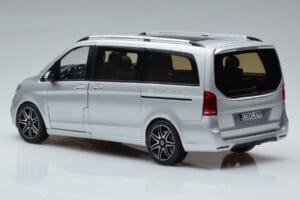 Mercedes V-Class V260 AMG Line Stříbrný Norev 1:18 183871 Kov – obrázek 7 z 10