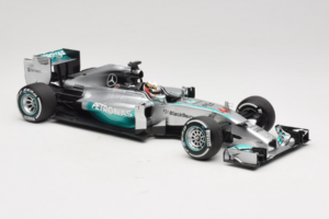 Mercedes W05 #44 L. Hamilton Mercedes AMG Petronas Chinese Grand Prix Winner 2014 Minichamps 1:18 110140244 Kov – obrázek 4 z 7