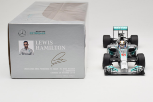 Mercedes W05 #44 L. Hamilton Mercedes AMG Petronas Chinese Grand Prix Winner 2014 Minichamps 1:18 110140244 Kov – obrázek 6 z 7