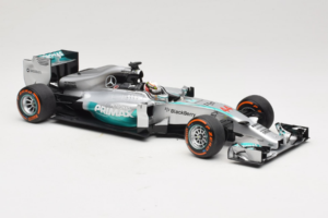 Mercedes W05 #44 L. Hamilton Mercedes AMG Petronas Malaysian Grand Prix Winner 2014 Minichamps 1:18 110140144 Kov – obrázek 4 z 7