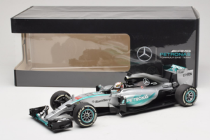 Mercedes W06 #44 L. Hamilton F1 World Champion 2015 Dealer Edition Minichamps 1:18 B66960539 Kov – obrázek 7 z 7