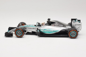 Mercedes W06 #44 L. Hamilton Mercedes AMG Petronas Japanese Grand Prix Winner 2015 Minichamps 1:18 110150344 Kov – obrázek 3 z 7