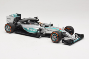 Mercedes W06 #44 L. Hamilton Mercedes AMG Petronas Japanese Grand Prix Winner 2015 Minichamps 1:18 110150344 Kov – obrázek 4 z 7