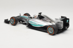 Mercedes W06 #44 L. Hamilton Mercedes AMG Petronas Japanese Grand Prix Winner 2015 Minichamps 1:18 110150344 Kov – obrázek 5 z 7