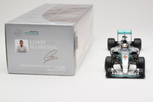 Mercedes W06 #44 L. Hamilton Mercedes AMG Petronas United States Grand Prix Winner World Champion 2015 Minichamps 1:18 110150 – obrázek 6 z 7