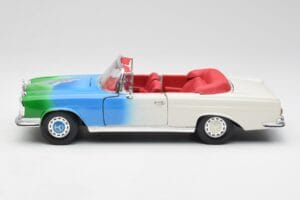 Mercedes 280SE W108 Tricolor Maisto 1:18 56014 Kov – obrázek 4 z 8