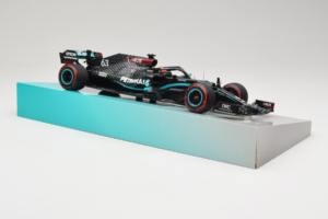 Mercedes W11 #63 G. Russell Mercedes AMG Petronas Sakhir Grand Prix 2020 Minichamps 1:18 113201663 Pryskyřice – obrázek 4 z 7