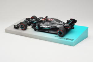 Mercedes W11 #63 G. Russell Mercedes AMG Petronas Sakhir Grand Prix 2020 Minichamps 1:18 113201663 Pryskyřice – obrázek 5 z 7