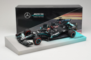 Mercedes W11 #63 G. Russell Mercedes AMG Petronas Sakhir Grand Prix 2020 Minichamps 1:18 113201663 Pryskyřice – obrázek 7 z 7