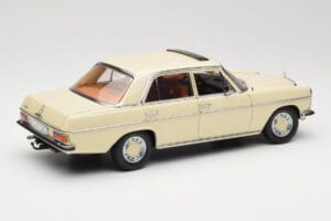 Mercedes W115 Strich 8 Krémový Sun Star 1:18 4581 Kov – obrázek 3 z 8