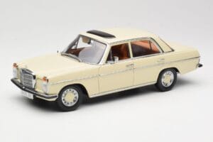 Mercedes W115 Strich 8 Krémový Sun Star 1:18 4581 Kov