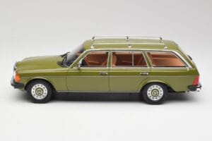 Mercedes W123 200T Cypress Zelený BoS Models 1:18 BOS008 Kov – obrázek 3 z 6