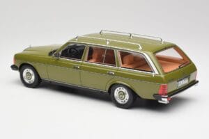 Mercedes W123 200T Cypress Zelený BoS Models 1:18 BOS008 Kov – obrázek 5 z 6
