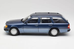 Mercedes 300D W124 T-Modell Nautical Modrý Norev 1:18 183962 Kov – obrázek 4 z 8
