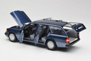 Mercedes 300D W124 T-Modell Nautical Modrý Norev 1:18 183962 Kov – obrázek 5 z 8