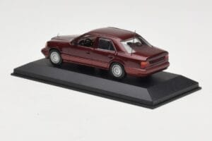 Mercedes W124 Dark Red Metallic Minichamps 1:43 MB002 Kov – obrázek 3 z 4