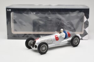 Mercedes W125 #6 Daimler-Benz AG R. Caracciola 2nd Place Eifel Race Nurburgring 1937 Minichamps 1:18 155373106 Kov – obrázek 6 z 6