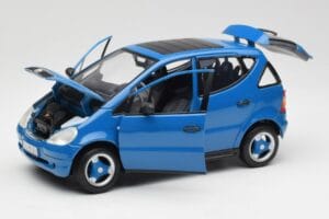 Mercedes A-Class W168 Azure Modrý Maisto 1:18 50311 Kov – obrázek 2 z 8