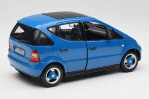 Mercedes A-Class W168 Azure Modrý Maisto 1:18 50311 Kov – obrázek 3 z 8
