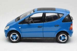 Mercedes A-Class W168 Azure Modrý Maisto 1:18 50311 Kov – obrázek 4 z 8