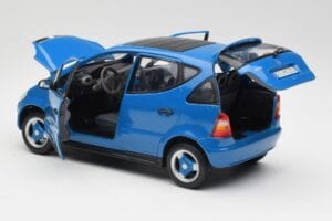 Mercedes A-Class W168 Azure Modrý Maisto 1:18 50311 Kov – obrázek 5 z 8