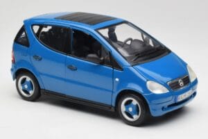 Mercedes A-Class W168 Azure Modrý Maisto 1:18 50311 Kov – obrázek 6 z 8
