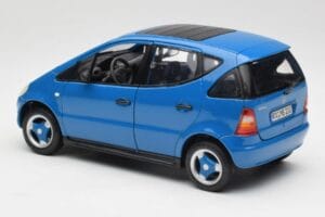 Mercedes A-Class W168 Azure Modrý Maisto 1:18 50311 Kov – obrázek 7 z 8