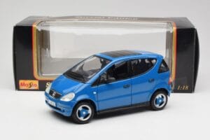 Mercedes A-Class W168 Azure Modrý Maisto 1:18 50311 Kov – obrázek 8 z 8