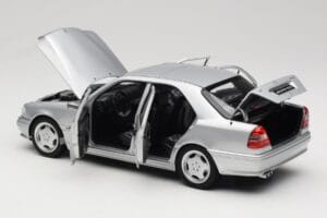 Mercedes C36 AMG W202 Silver Metallic Norev 1:18 183380 Kov – obrázek 5 z 8