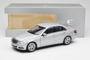 Mercedes E-Klasse W212 Avantgarde Iridium Stříbrný Lak Vydání 2 Minichamps 1:18 B66960212-D2 Kov – obrázek 11 z 11
