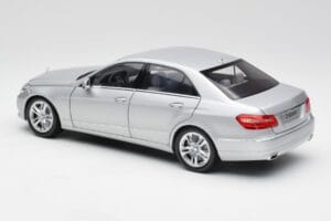 Mercedes E-Klasse W212 Avantgarde Iridium Stříbrný Lak Vydání 2 Minichamps 1:18 B66960212-D2 Kov – obrázek 7 z 11