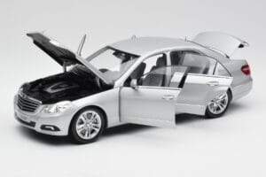 Mercedes E-Klasse W212 Avantgarde Iridium Stříbrný Lak Vydání 1 Minichamps 1:18 B66960212-D1 Kov – obrázek 2 z 11