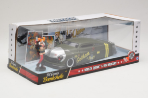 Mercury Gotham or Bust With Harley Quinn Figure Metals Diecast 1:24 30456 Kov – obrázek 2 z 3