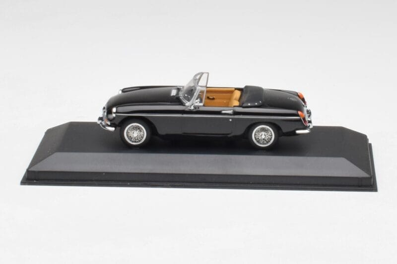 MGB Kabriolet Černý Minichamps 1:43 430131030 Kov